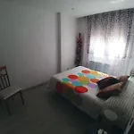El Vinilo. Aparcamiento Exterior Gratuito