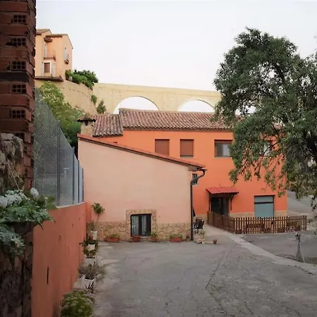 El Vinilo. Aparcamiento Exterior Gratuito