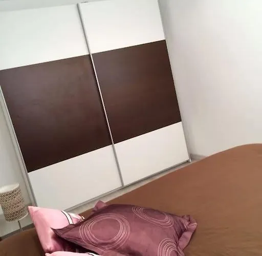 El Vinilo. Aparcamiento Exterior Gratuito *